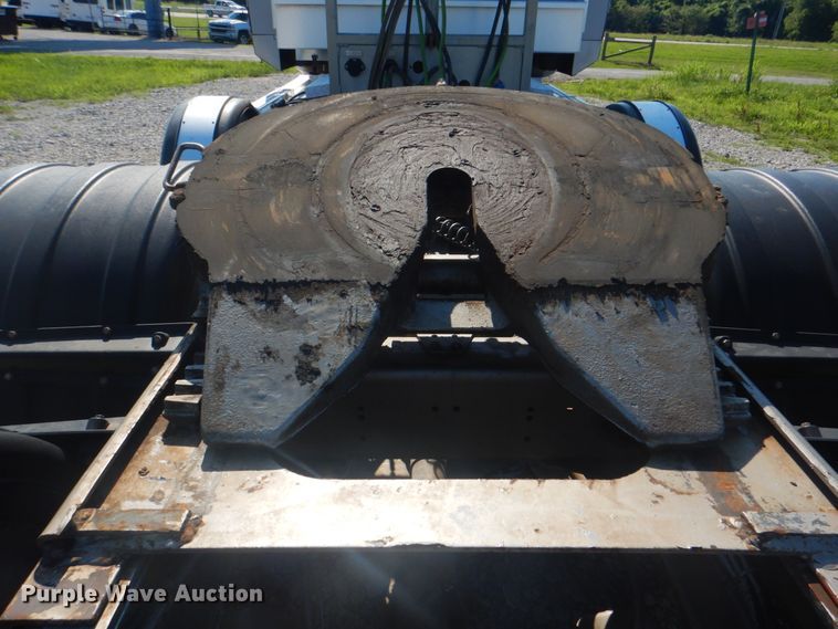 image for item HT9335 2013 Western Star 4900EX  semi truck