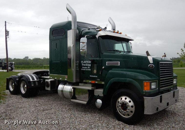 image for item II9564 2009 Mack CHU613  semi truck