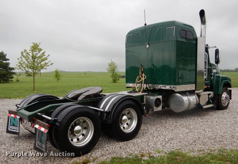 image for item II9564 2009 Mack CHU613  semi truck