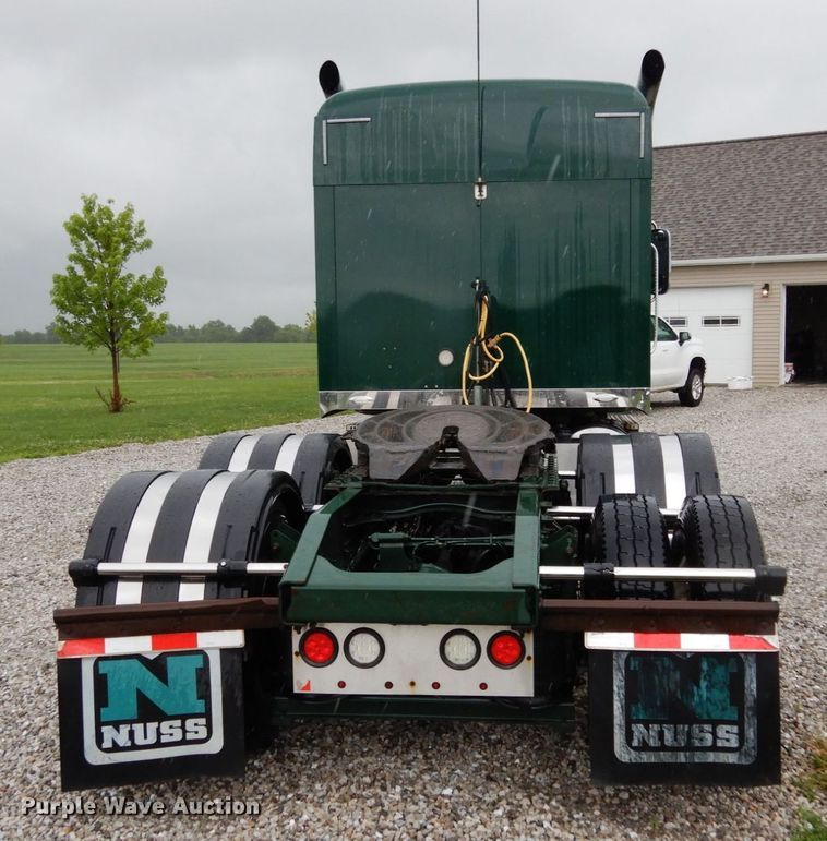 image for item II9564 2009 Mack CHU613  semi truck