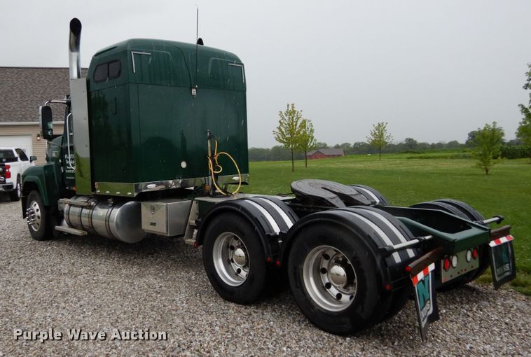 image for item II9564 2009 Mack CHU613  semi truck