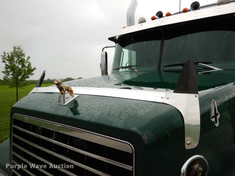 image for item II9564 2009 Mack CHU613  semi truck