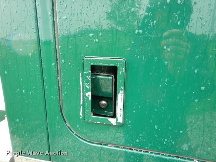 image for item II9564 2009 Mack CHU613  semi truck