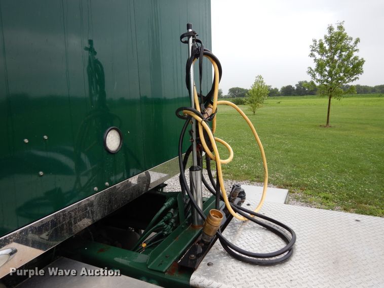 image for item II9564 2009 Mack CHU613  semi truck