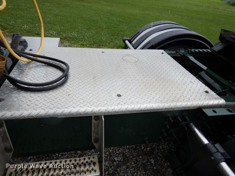 image for item II9564 2009 Mack CHU613  semi truck