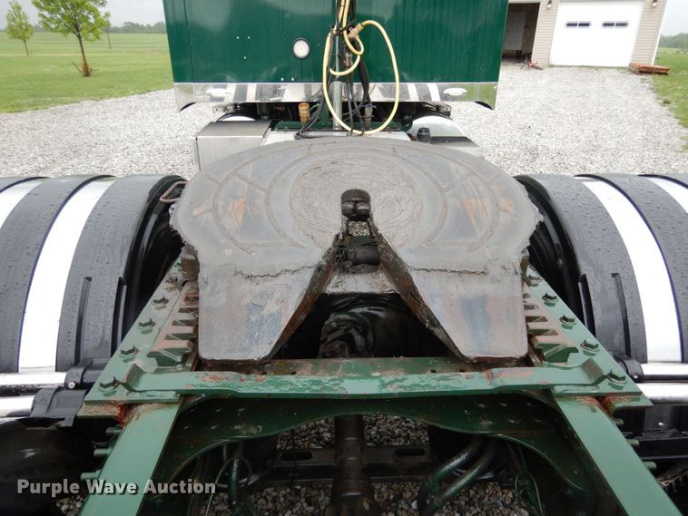 image for item II9564 2009 Mack CHU613  semi truck