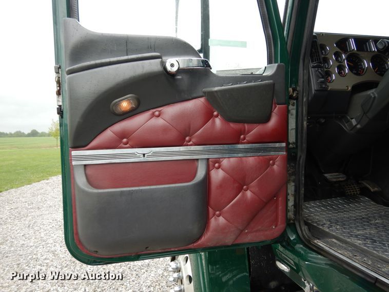 image for item II9564 2009 Mack CHU613  semi truck