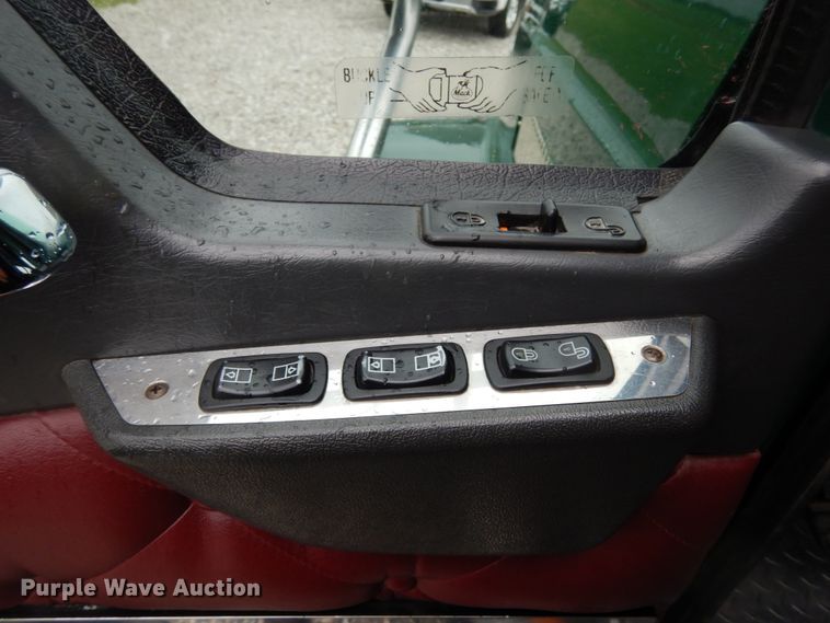 image for item II9564 2009 Mack CHU613  semi truck