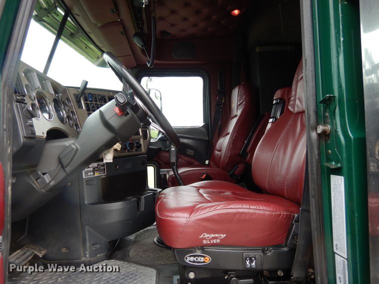 image for item II9564 2009 Mack CHU613  semi truck