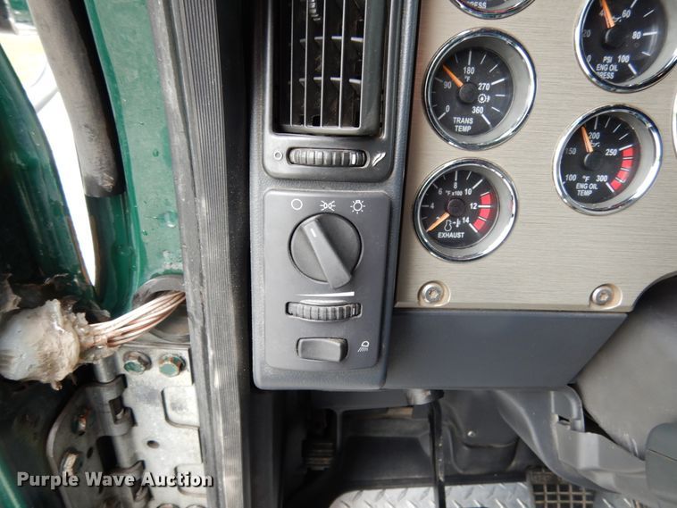 image for item II9564 2009 Mack CHU613  semi truck