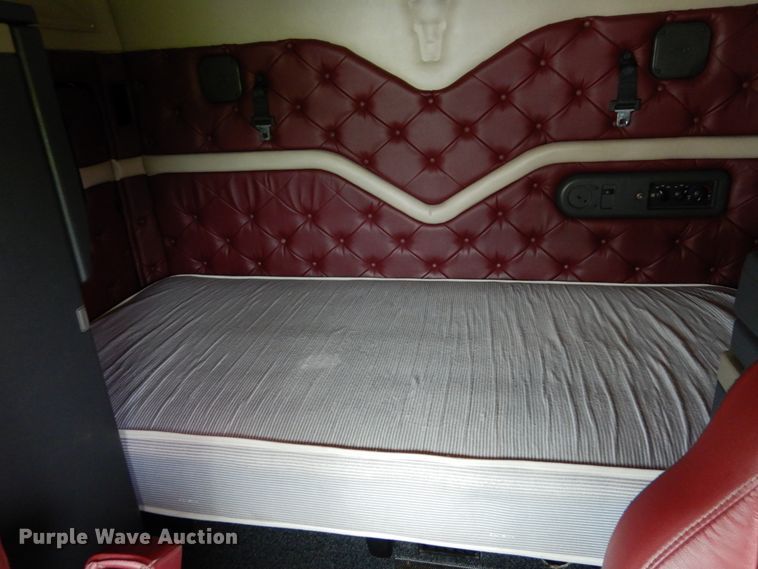 image for item II9564 2009 Mack CHU613  semi truck