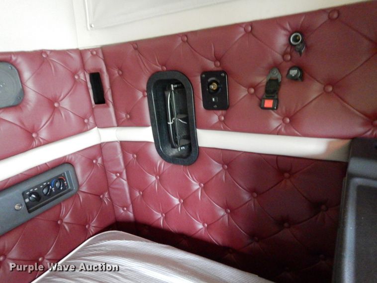 image for item II9564 2009 Mack CHU613  semi truck