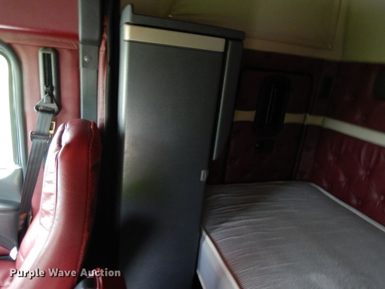 image for item II9564 2009 Mack CHU613  semi truck