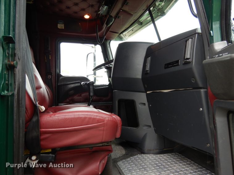 image for item II9564 2009 Mack CHU613  semi truck