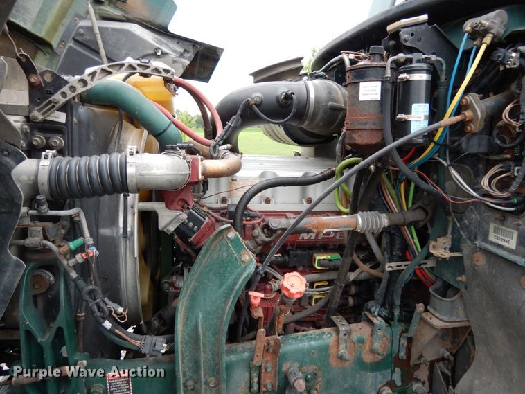 image for item II9564 2009 Mack CHU613  semi truck