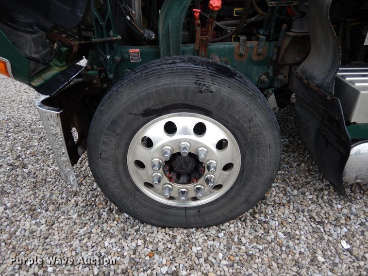 image for item II9564 2009 Mack CHU613  semi truck