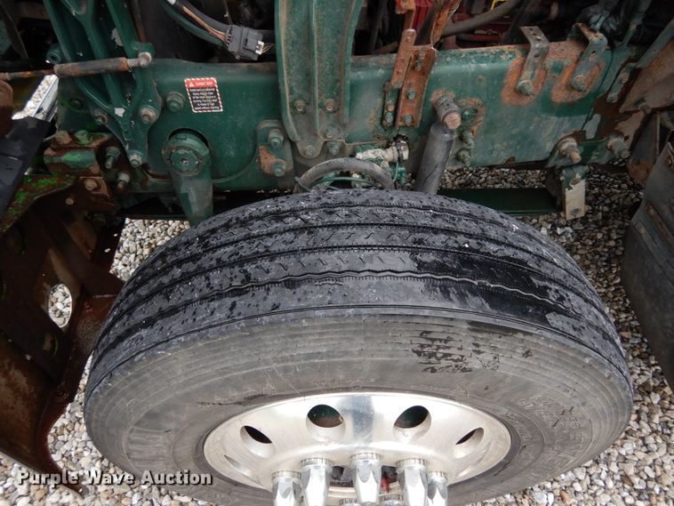 image for item II9564 2009 Mack CHU613  semi truck