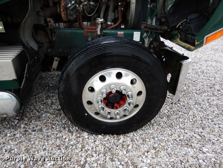 image for item II9564 2009 Mack CHU613  semi truck