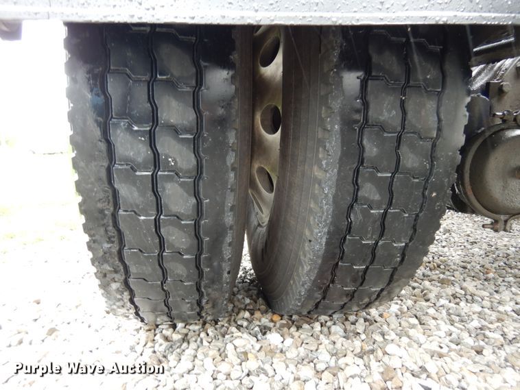 image for item II9564 2009 Mack CHU613  semi truck