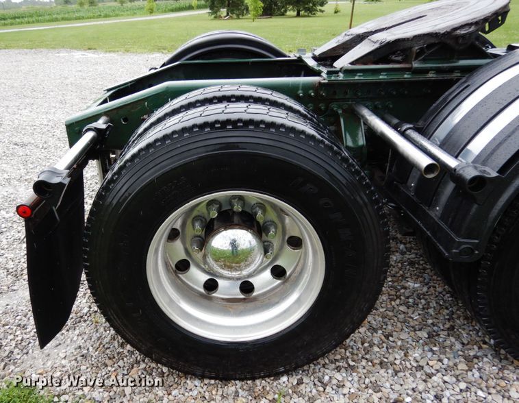 image for item II9564 2009 Mack CHU613  semi truck