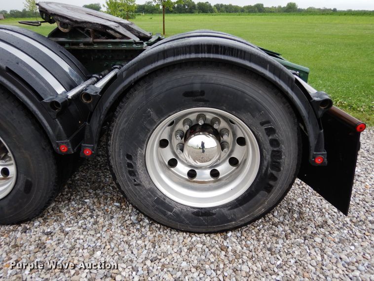 image for item II9564 2009 Mack CHU613  semi truck