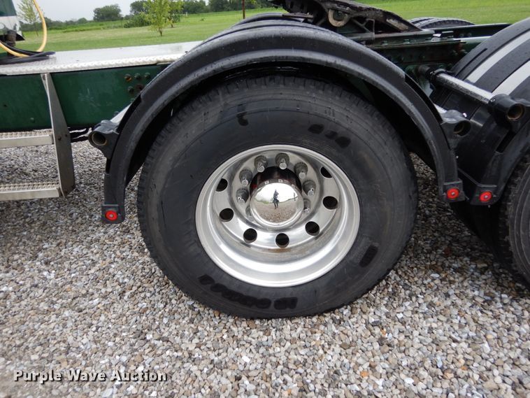 image for item II9564 2009 Mack CHU613  semi truck