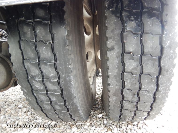 image for item II9564 2009 Mack CHU613  semi truck