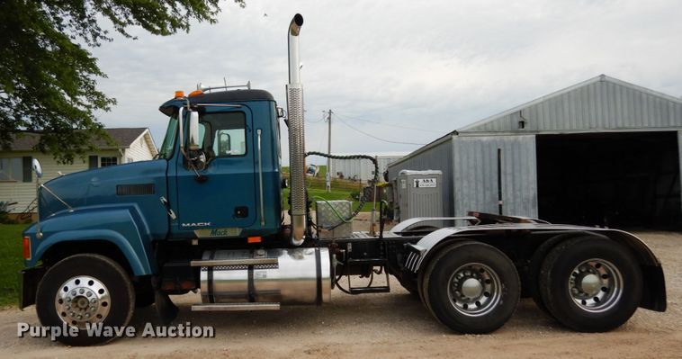 image for item II9597 2009 Mack CHU613  semi truck