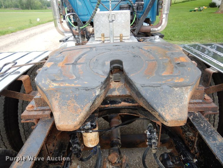 image for item II9597 2009 Mack CHU613  semi truck