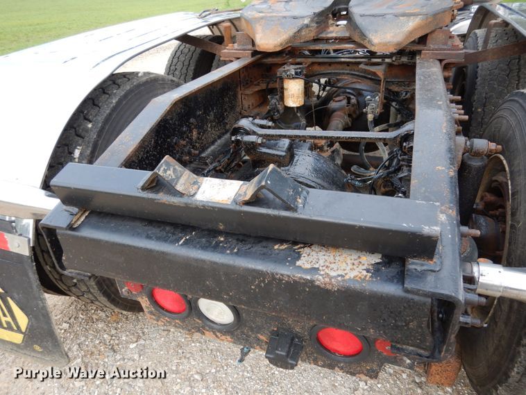 image for item II9597 2009 Mack CHU613  semi truck