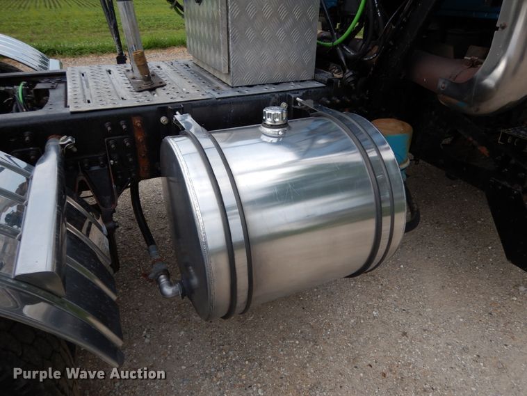 image for item II9597 2009 Mack CHU613  semi truck