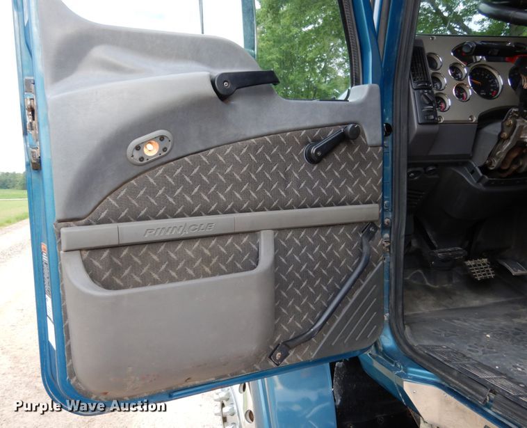 image for item II9597 2009 Mack CHU613  semi truck