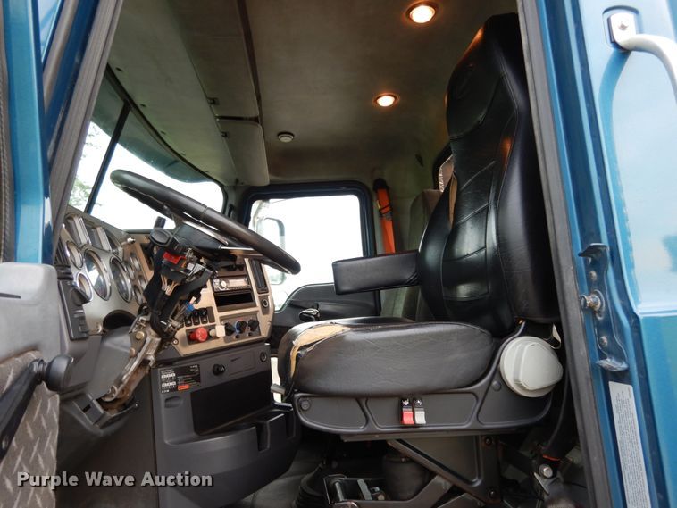 image for item II9597 2009 Mack CHU613  semi truck