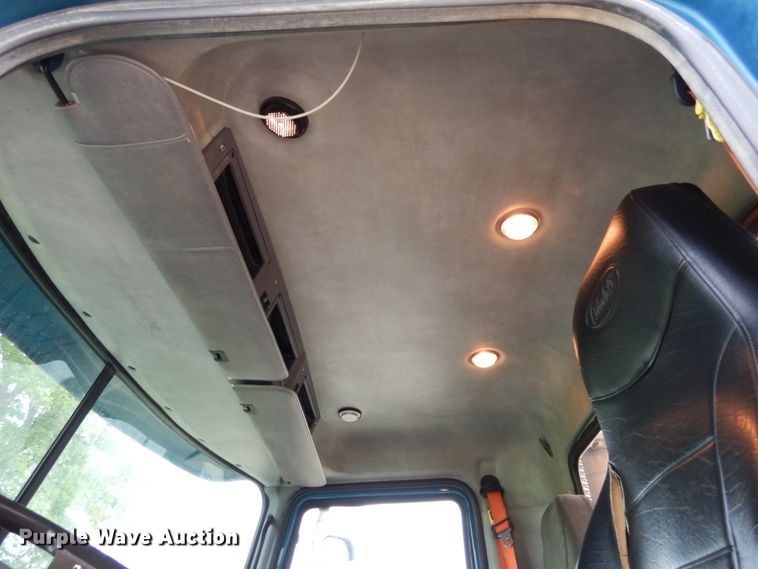 image for item II9597 2009 Mack CHU613  semi truck