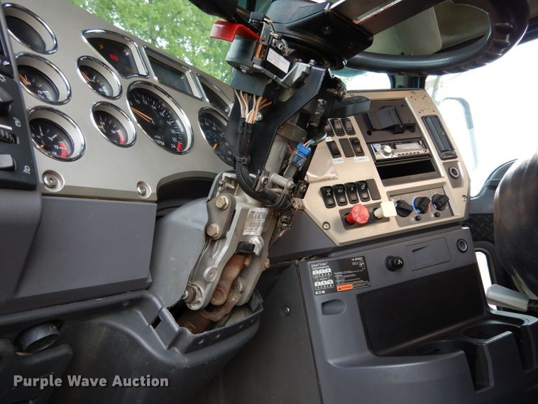 image for item II9597 2009 Mack CHU613  semi truck