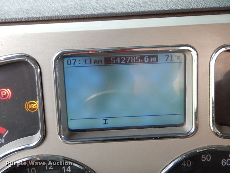 image for item II9597 2009 Mack CHU613  semi truck