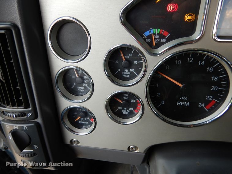 image for item II9597 2009 Mack CHU613  semi truck