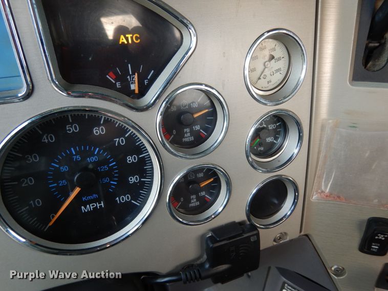 image for item II9597 2009 Mack CHU613  semi truck