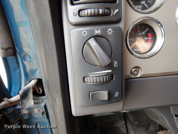 image for item II9597 2009 Mack CHU613  semi truck