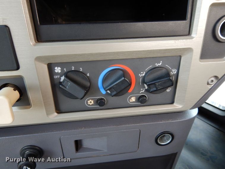 image for item II9597 2009 Mack CHU613  semi truck