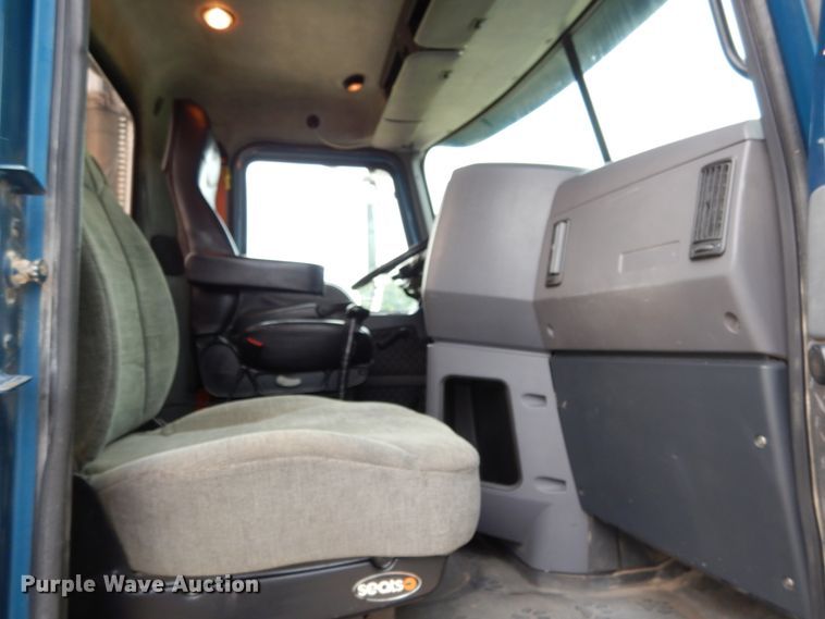 image for item II9597 2009 Mack CHU613  semi truck