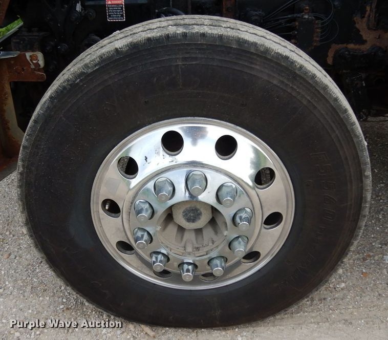 image for item II9597 2009 Mack CHU613  semi truck