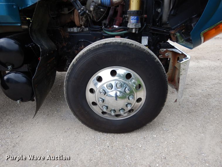 image for item II9597 2009 Mack CHU613  semi truck