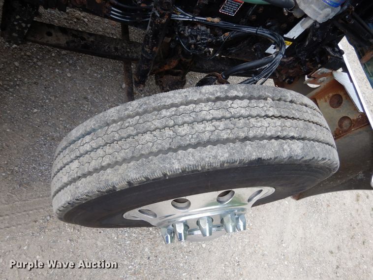 image for item II9597 2009 Mack CHU613  semi truck