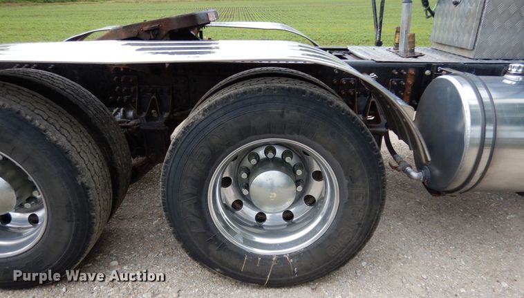 image for item II9597 2009 Mack CHU613  semi truck