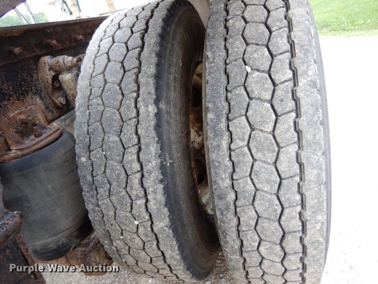 image for item II9597 2009 Mack CHU613  semi truck