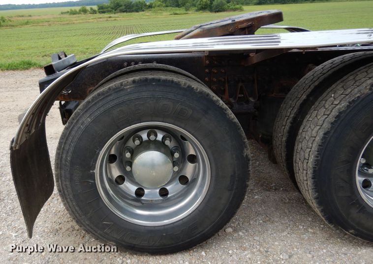 image for item II9597 2009 Mack CHU613  semi truck