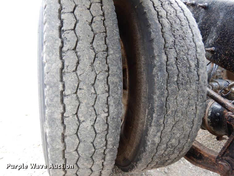 image for item II9597 2009 Mack CHU613  semi truck