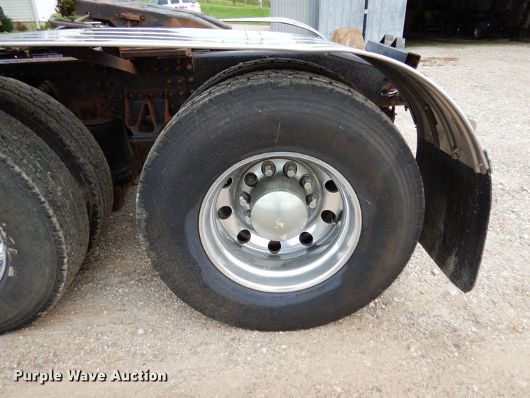 image for item II9597 2009 Mack CHU613  semi truck