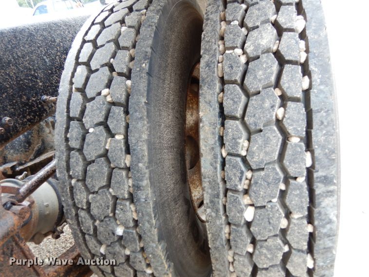 image for item II9597 2009 Mack CHU613  semi truck